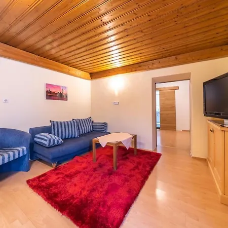 Aparthotel Haus Buchacher 3*